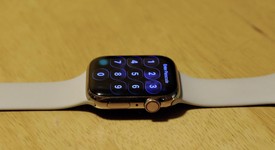 Mint
													Apple Watch Series 8 45mm - Unlocked, Gold, A2774 - Cellular, Stainless, photo 4 of 5