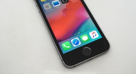 Good
													Apple iPhone SE 1st Gen 2016 - Sprint, Grey, 32 GB, A1723, photo 2 of 12