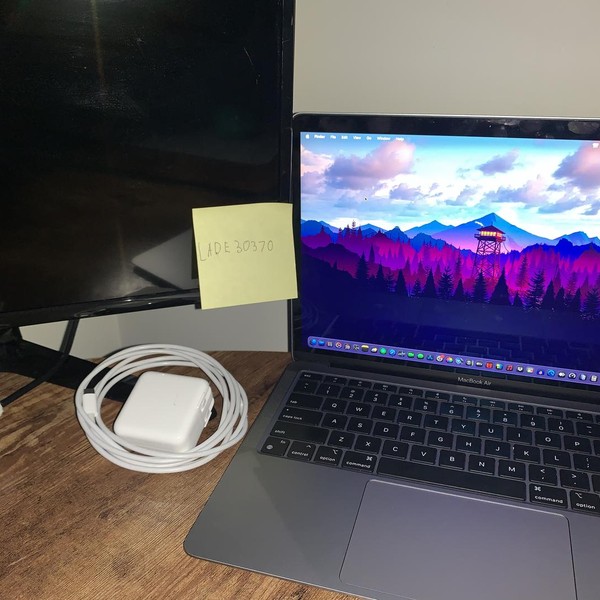 MacBook Air 2020 - 13 inch - 256 GB, Gray, 8 GB, Apple M1