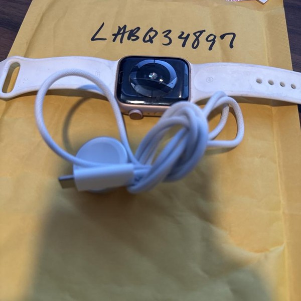 Apple Watch Series 5 44mm - Unlocked, Gold, A2095 Cellular, Aluminum
