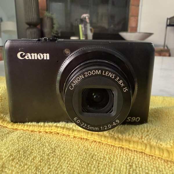 Canon PowerShot S90 - Black