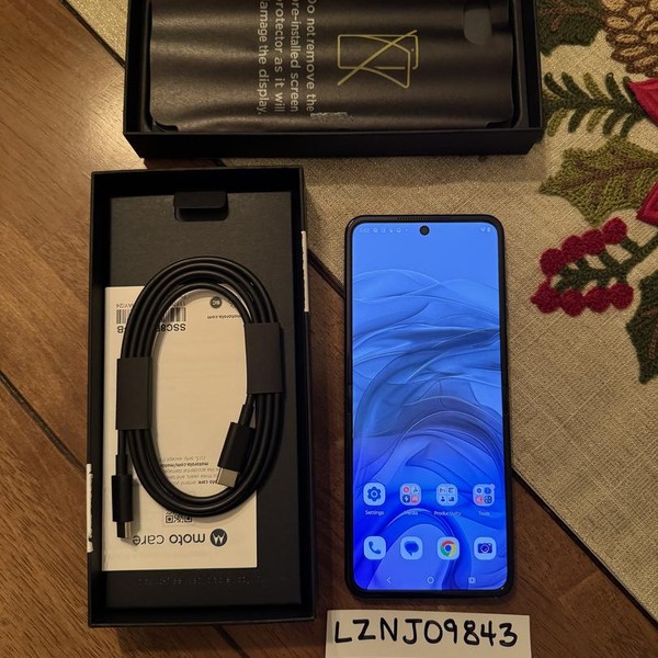 Motorola Razr (2024) - Unlocked, 256 GB, Space Gray, 8 GB