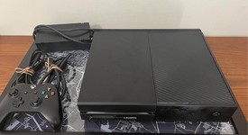 Mint
													Xbox One (2013) - Black, 500 GB, photo 4 of 5