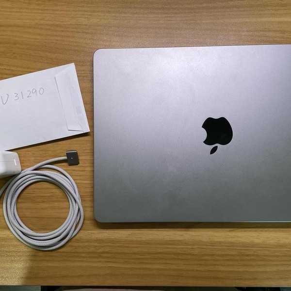 MacBook Air 2022 (M2) - 13 inch - 256 GB, Gray, 8 GB, Apple M2