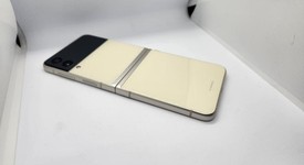 Fair
													Samsung Galaxy Z Flip3 5G - Unlocked, Cream, 128 GB, 8 GB, SM-F711U1, photo 2 of 5