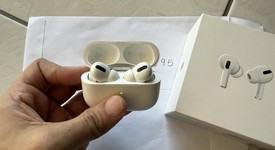Used
													Apple AirPods Pro - MagSafe Case, photo 2 of 5