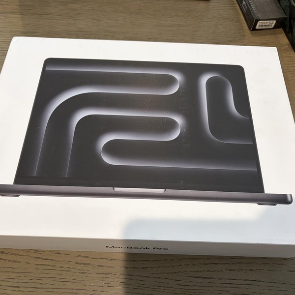 MacBook Pro 2024 - 14 inch - 1 TB, Space Black, 24 GB, Apple M4 Pro 14-core