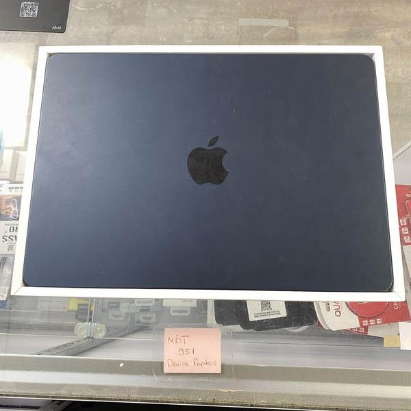 MacBook Air 2022 (M2) - 13 inch - 256 GB, Midnight, 8 GB, Apple M2