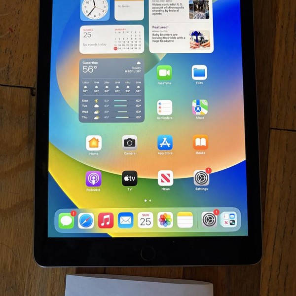 Apple iPad Pro 9.7 inch - Unlocked, Silver, 32 GB, A1674