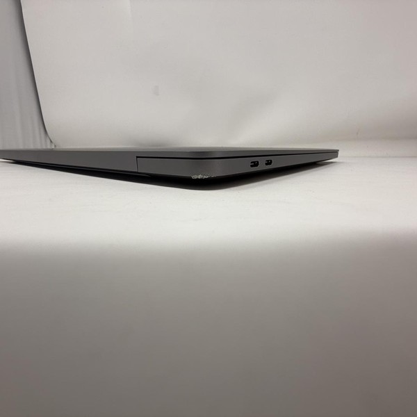 MacBook Pro 2019 - 16 inch - 512 GB, Silver, 16 GB, Intel Core i7