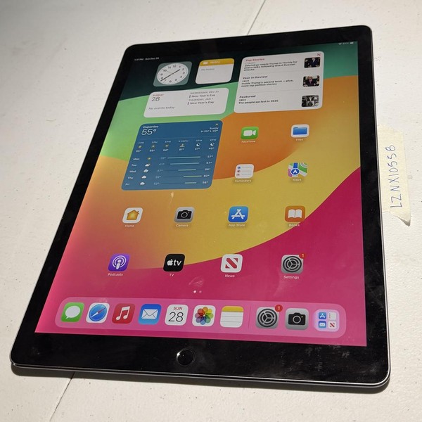 Apple iPad Pro 12.9 inch 2nd Gen 2017 - Unlocked, 256 GB, Gray