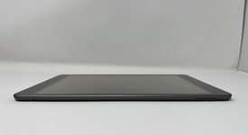 Mint
													Apple iPad 7th Gen - Unlocked, Gray, 128 GB, A2200, photo 6 of 6