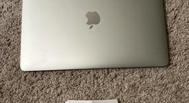Fair
													MacBook Pro 2017 (No Touch Bar) - 13" - I5, Silver, 256 GB, 8 GB, photo 1 of 11
