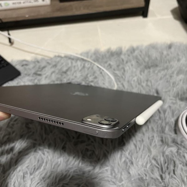 Apple iPad Pro 12.9 inch 6th Gen 2022 - Wi-Fi, 256 GB, Gray