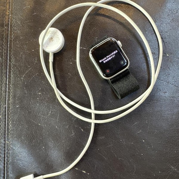 Apple Watch SE 1st Gen 40mm - Gray, A2351 - GPS, Aluminum