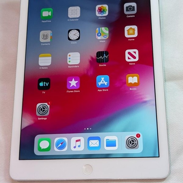 Apple iPad Air - Unlocked, 16 GB, Silver