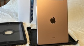 Good
													Apple iPad 6th Gen - Unlocked, Gold, 128 GB, A1954, photo 2 of 4