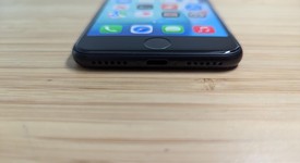 Good
													Apple iPhone SE 3rd Gen 2022 - Unlocked, Midnight, 64 GB, A2595, photo 3 of 13