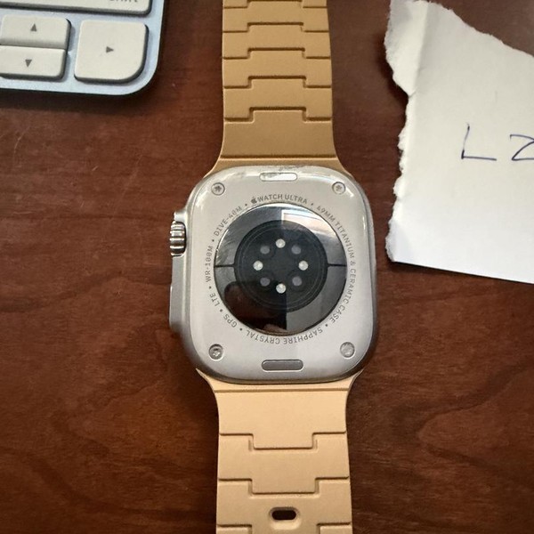 Apple Watch Ultra 49mm - Unlocked, Titanium, A2622