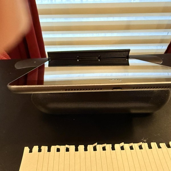 Apple iPad 7th Gen - Unlocked, 32 GB, Gray, A2200