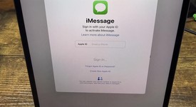 Good
													Apple iPad Air 3rd Gen - Unlocked, Gray, 256 GB, photo 2 of 6