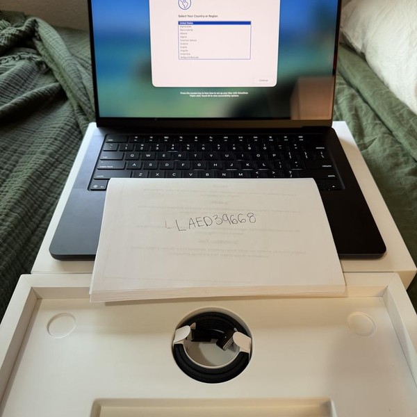 MacBook Pro 2025 - 14 inch - 512 GB, Space Black, 16 GB, Apple M5