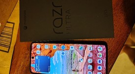 Good
													Motorola Razr Ultra (2025) - Unlocked, PANTONE Scarab, 1 TB, 16 GB, photo 4 of 7