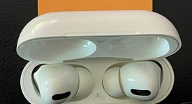 Used
													Apple AirPods Pro 1st Gen - Wireless Case, photo 1 of 5