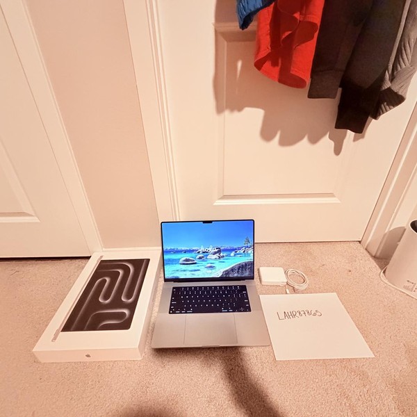 MacBook Pro 2024 - 16 inch - 512 GB, Silver, 24 GB, Apple M4 Pro 14-core