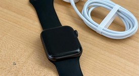 Good
													Apple Watch Series 5 40mm - Unlocked Non-US, Gray, A2156 Non-US Cellular, Aluminum, photo 3 of 10