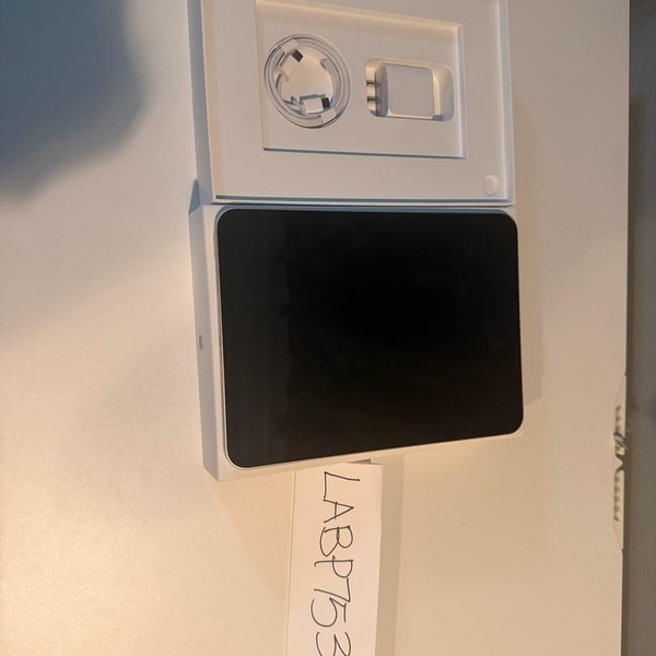 Apple iPad 11th Gen - Wi-Fi, 128 GB, Silver, A3354