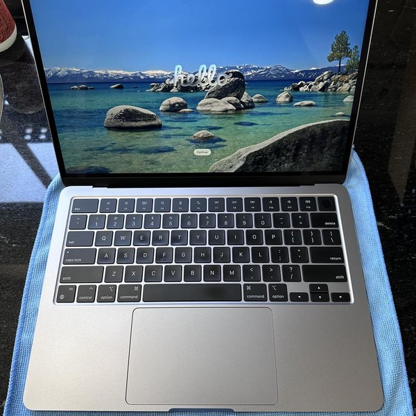 MacBook Air 2022 (M2) - 13 inch - 512 GB, Gray, 16 GB, Apple M2