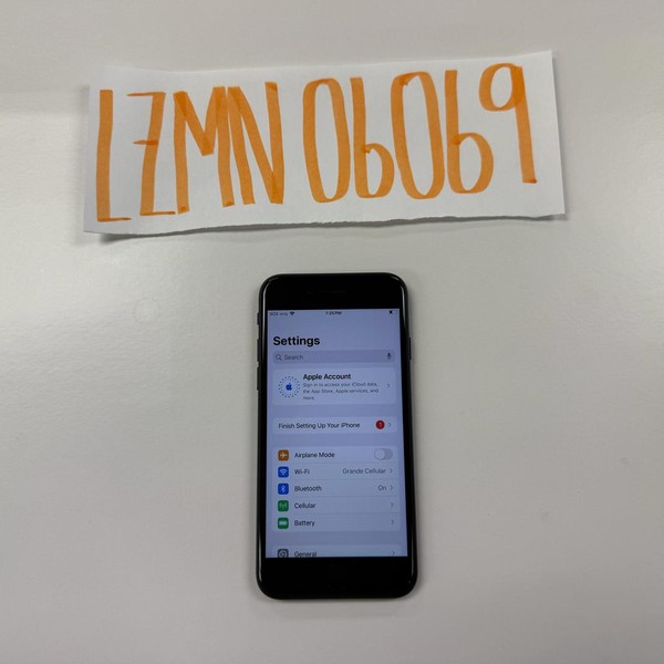 Apple iPhone SE 3rd Gen 2022 - Unlocked, 64 GB, Midnight, A2595