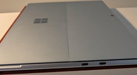 Mint
													Microsoft Surface Pro 11 - Platinum, 256 GB, 16 GB, photo 3 of 5