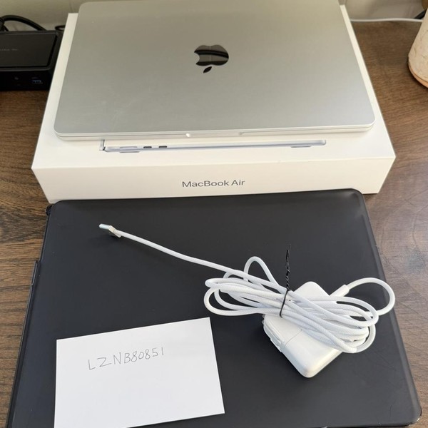 MacBook Air 2022 (M2) - 13 inch - 256 GB, Silver, 8 GB, Apple M2