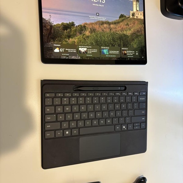 Microsoft Surface Pro 11 - 512 GB, Black, 16 GB, Snapdragon X Elite