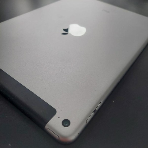 Apple iPad Air 2 - Unlocked, 16 GB, Gray