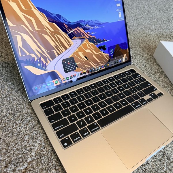 MacBook Air 2022 (M2) - 13 inch - 256 GB, Silver, 16 GB, Apple M2