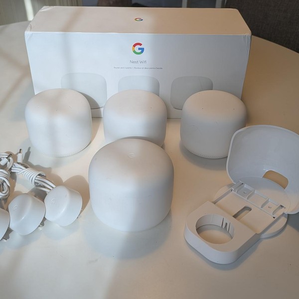 Google Nest WiFi Mesh Router - Snow, 1 Router, 2 Nest Points