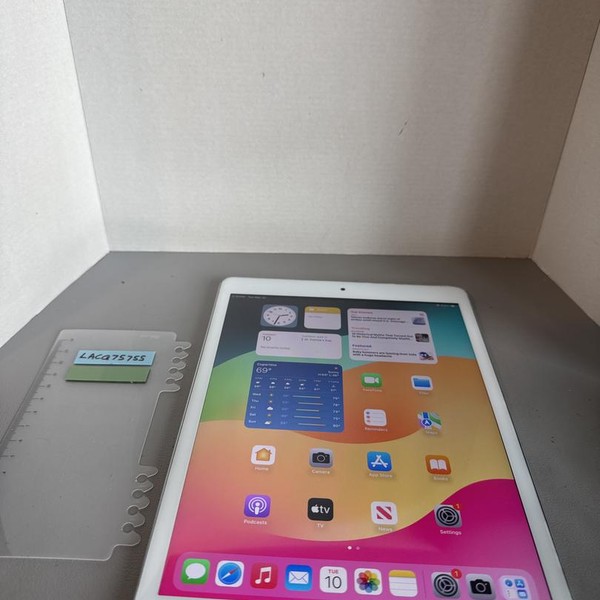 Apple iPad 8th Gen - Wi-Fi, 128 GB, Silver, A2270