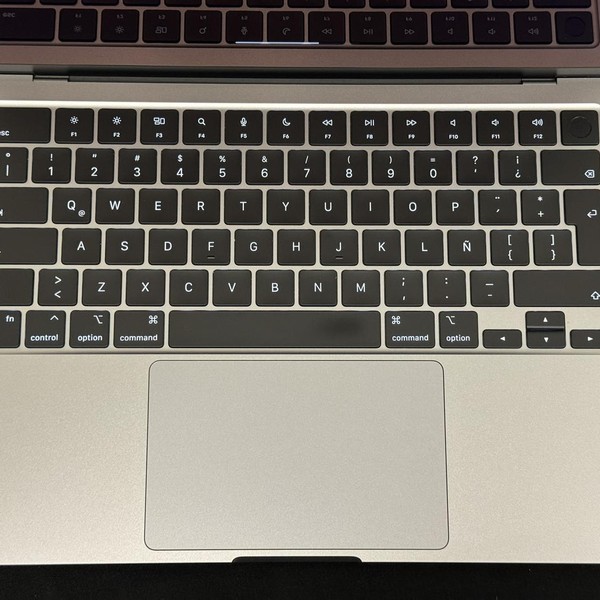 MacBook Air 2024 (M3) - 13 inch - 256 GB, Gray, 8 GB, Apple M3, 8-core GPU