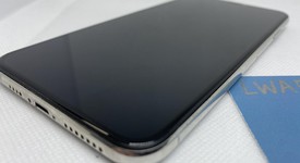 Good
													Apple iPhone Xs Max - Unlocked, Silver, 64 GB, A1921, photo 4 of 8