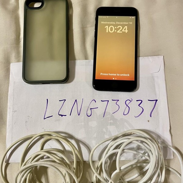 Apple iPhone SE 3rd Gen 2022 - Unlocked, 64 GB, Midnight, A2595