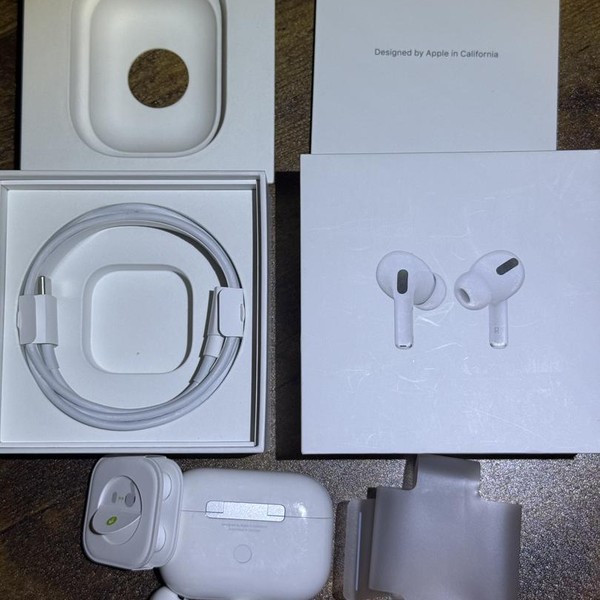 Apple AirPods Pro - Wireless Case