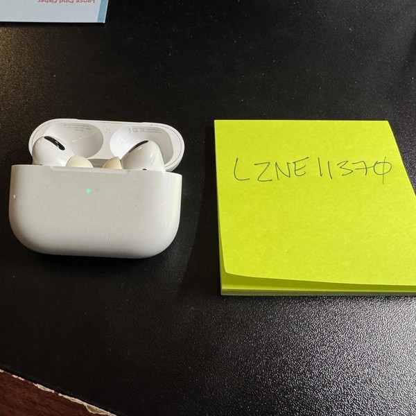 Apple AirPods Pro - Wireless Case