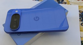 Mint
													Google Pixel 10 - Unlocked, Indigo, 256 GB, GLBW0, photo 4 of 9