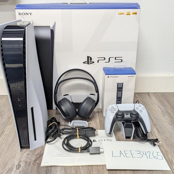 PlayStation 5 Standard Edition (2020) - 825 GB, White, Standard Edition