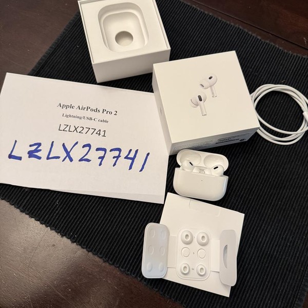 Apple AirPods Pro 2 - Lightning
