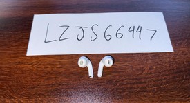 Used
													Apple AirPods Pro 2nd Gen - Lightning, photo 3 of 8