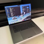 Good MacBook Pro 2024 - 16 inch - 4 TB, Space Black, 128 GB, Apple M4 Max 16-core